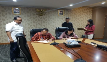 The Contract Signing between PT PLN Persero Unit Induk Pembangunan Interkoneksi Sumatera Jawa and Lemtek UI