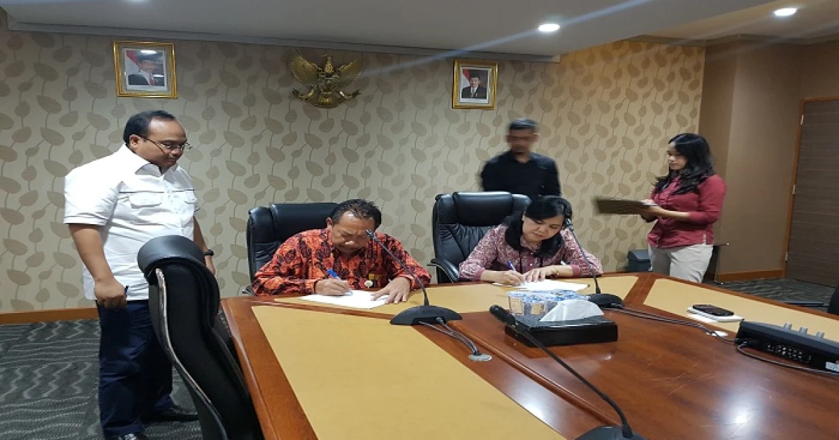 News And Event The Contract Signing between PT PLN (Persero) Unit Induk Pembangunan Interkoneksi Sumatera Jawa and Lemtek UI 1 20160802_134130